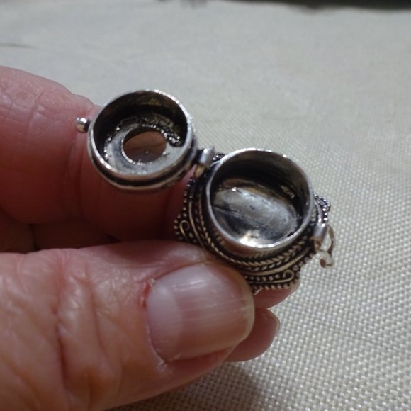 Gorgeous "LABRADORITE" Handmade Sterling POISON BOX Ring Size 7.25 #644B - Picture 3 of 4